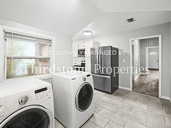 4th image of 3053 Gilmore St