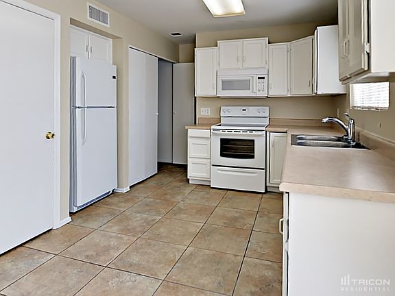 4th image of 4782 W Menadota Dr