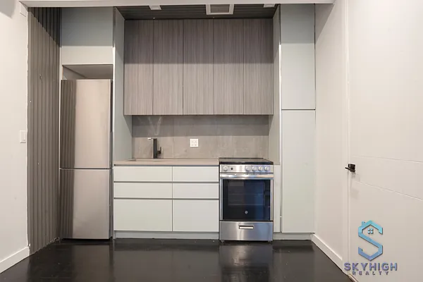 Rented by Skyhigh Realty NYC LLC | media 4