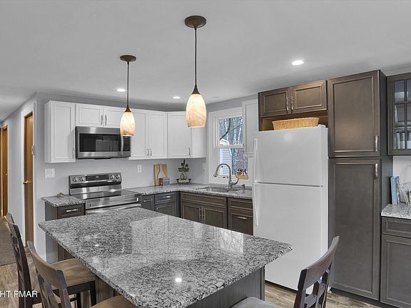 5th image of 77 Blairwood Ln