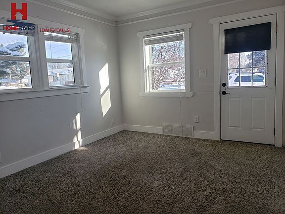 4th image of 1902 Curtis Ave