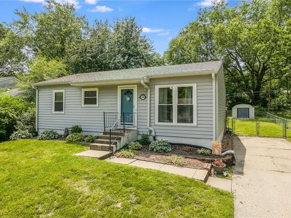 2404 Meadow Trl, Saint Joseph, MO 64503