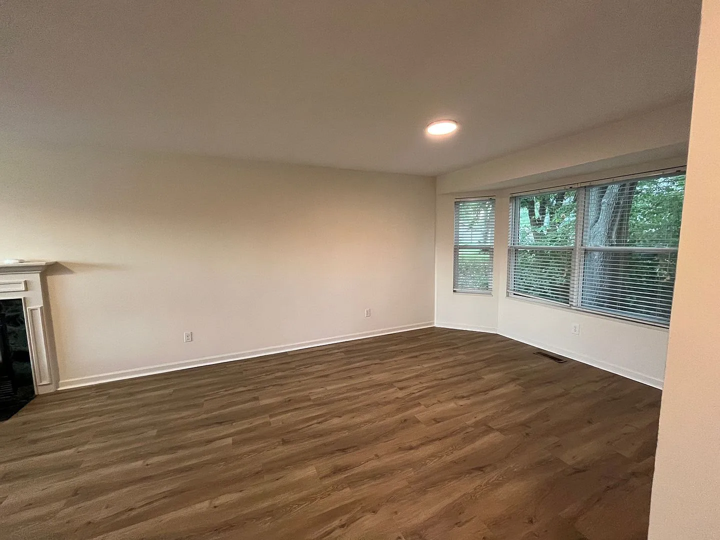 Live the Lake St. Louis Lifestyle! Welcome to 55 Monterey Cypress! — Photo 4