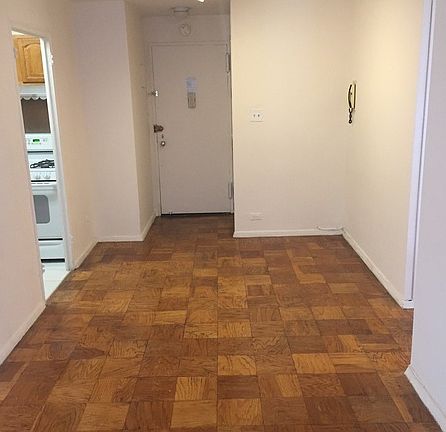 4th image of 220 E 60th St Frnt 2