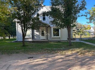 511 W Lincoln Ave, North Loup, NE 68859