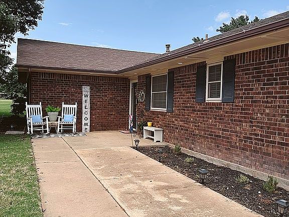 3rd image of 606 Cowboy Ln