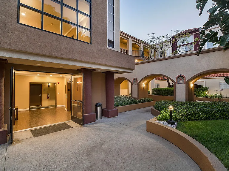 Regency at Encino — Photo 20