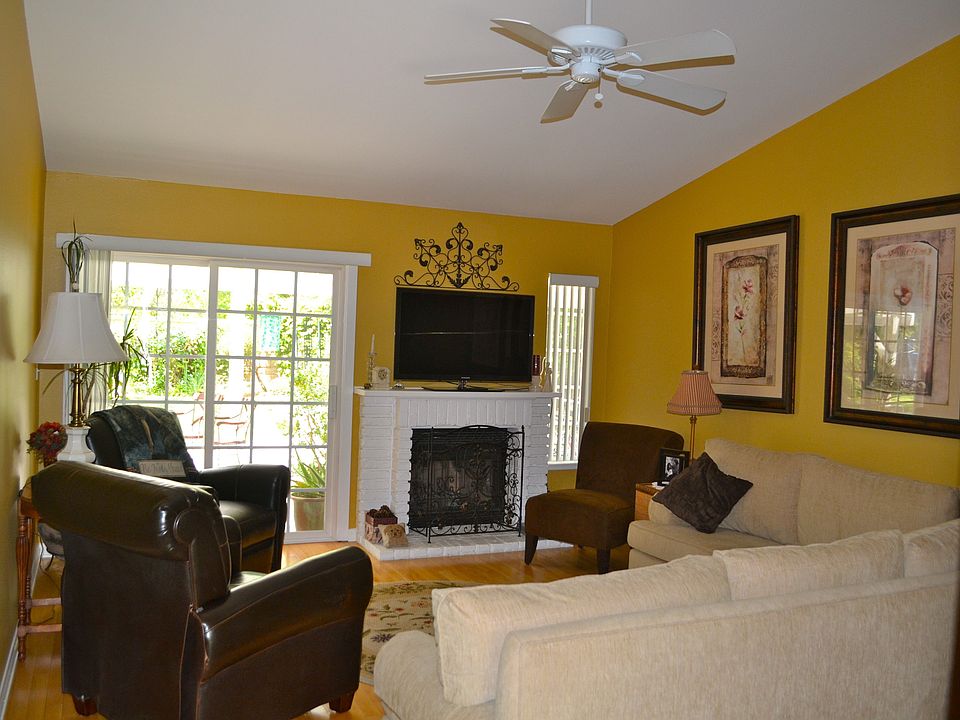 2nd image of 23935 Capistrano Ct