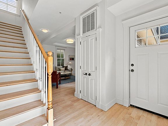 4th image of 46 Quincy St #3
