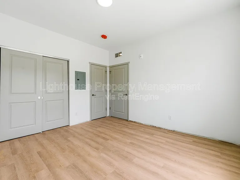 Riverbend Flats Apartments — Photo 104