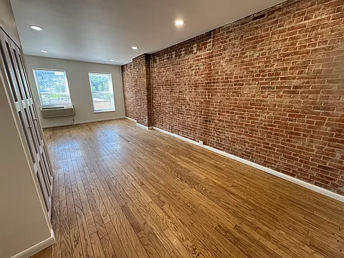 6-16 E Blackwell St #3H Photo 1