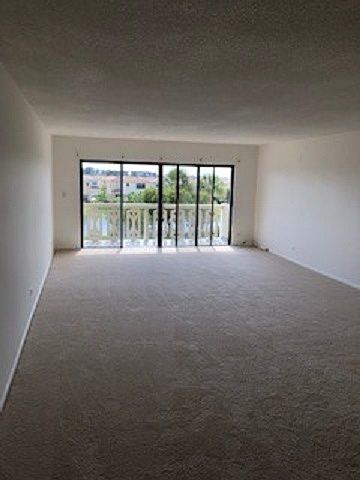 1st image of 800 NE 195th St APT 305