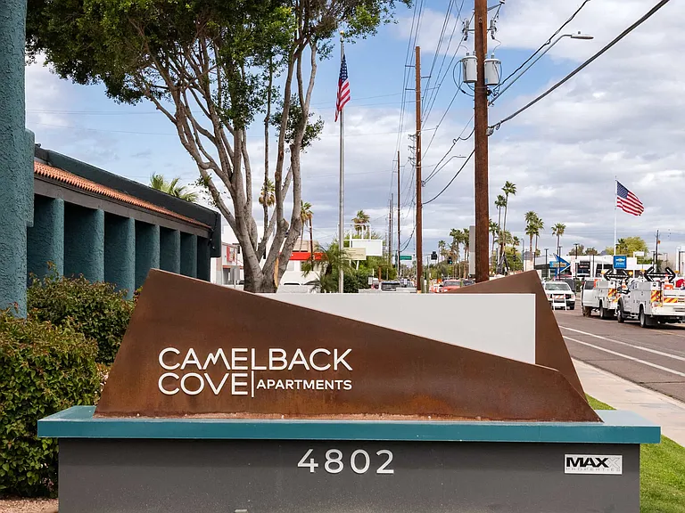 Camelback Cove Apartments — Photo 38