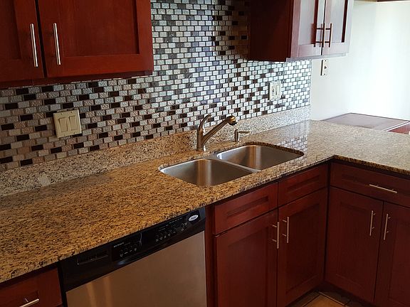 4th image of 2514 Charleston Dr Unit 5