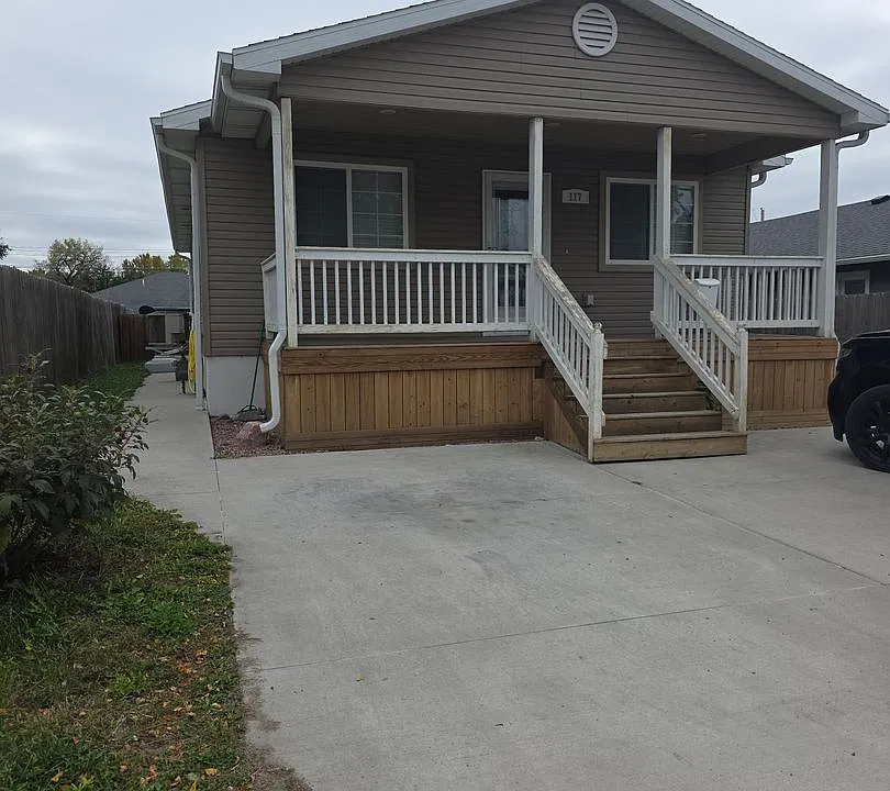 117 W Monroe Ave