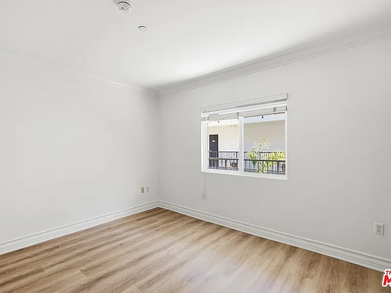 1878 Greenfield Ave #304 — Photo 22