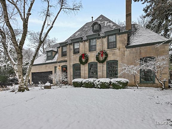 2nd image of 298 Morningside Dr SE
