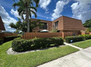 246 Charter Way, West Palm Beach, FL 33407