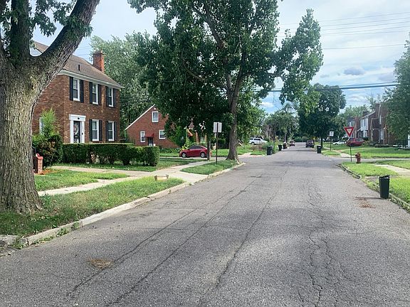 5th image of 15421 Ferguson St