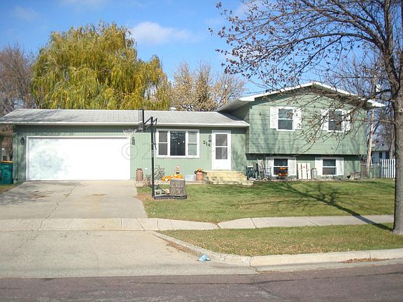 3rd image of 214 11th Ave W