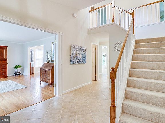 3rd image of 6001 Burnside Landing Dr