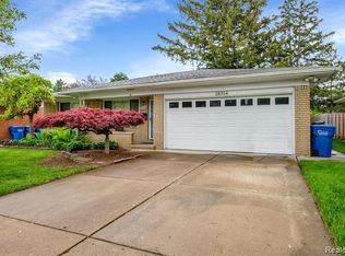 28314 James Dr, Warren, MI 48092