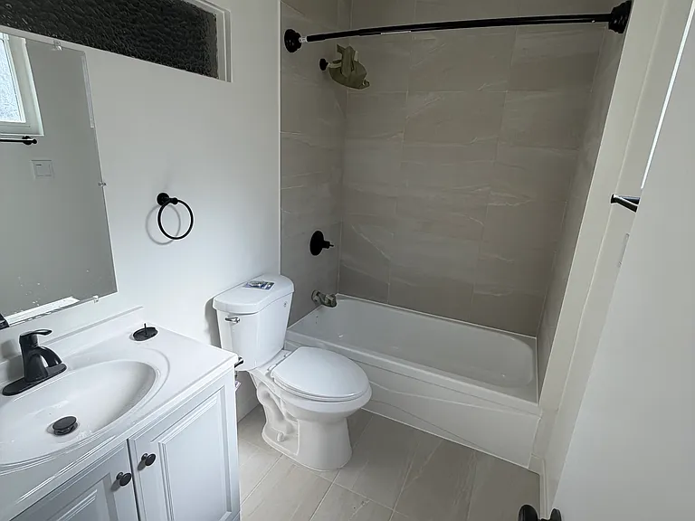 2733 Montrose Ave #7 — Photo 15