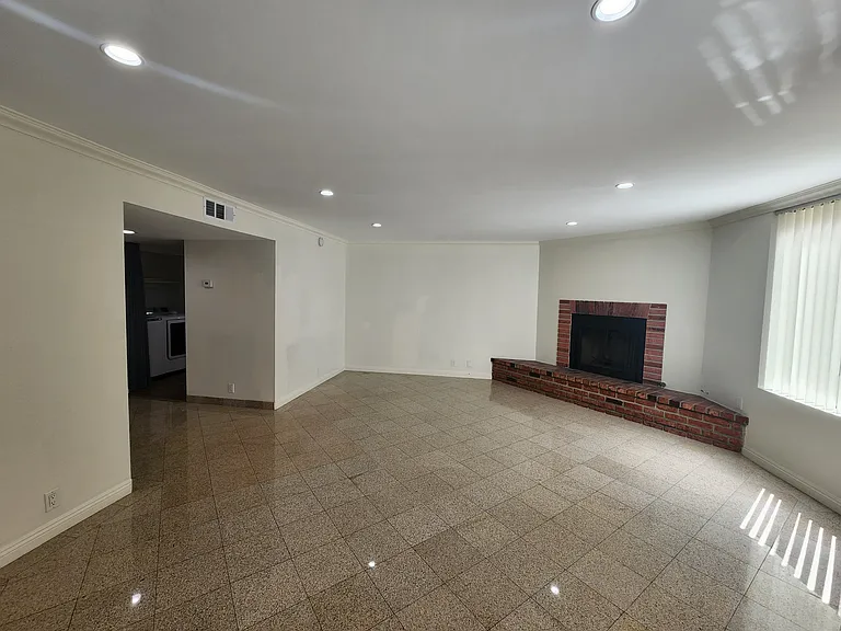 626 N Isabel St #202 — Photo 21