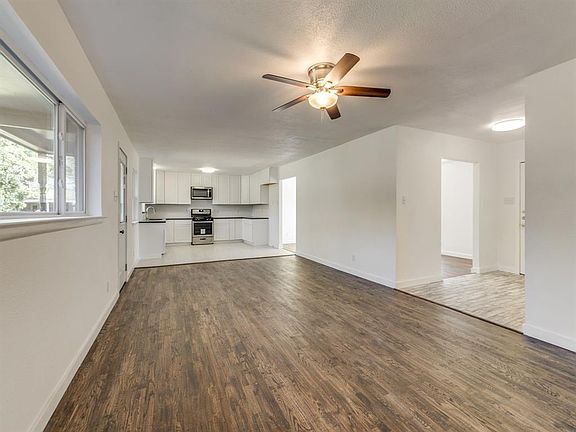 4th image of 2705 S Glenbrook Dr
