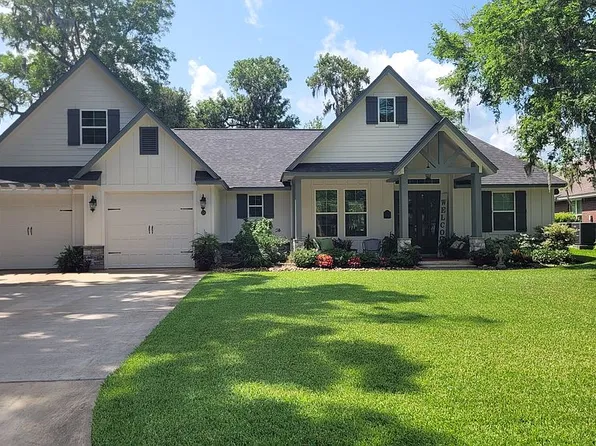 271 S Amherst Dr, West Columbia, TX 77486