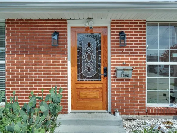 4429 Lake Villa Dr, Metairie, LA 70002