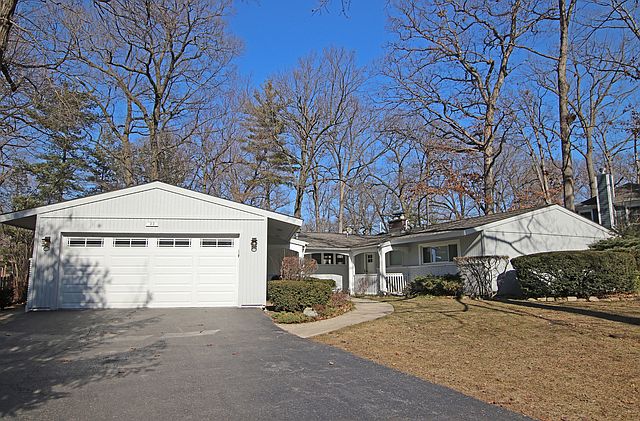 1st image of 32 Lincolnshire Dr