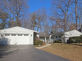 32 Lincolnshire Dr, Lincolnshire, IL