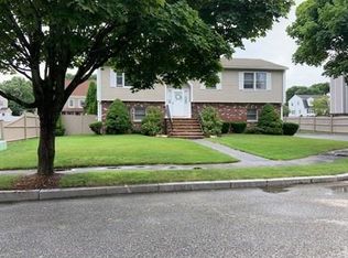 10 Gallant Rd, Peabody, MA 01960