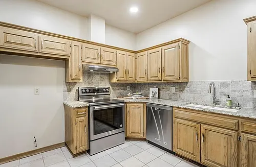 2100 Cobblestone Ct #103 Photo 1