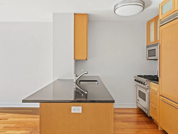 5th image of 200 W End Ave APT 14L