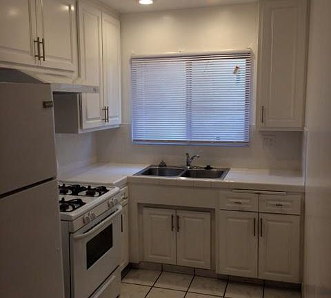 3rd image of 857 Crenshaw Blvd APT 7
