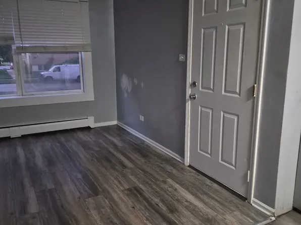 2101 Williamsburg Dr APT 202, Waukegan, IL 60085