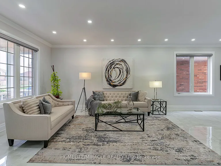2299 Glazebrook Cir — Photo 41