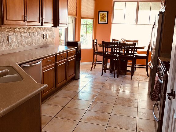 Stone backsplash