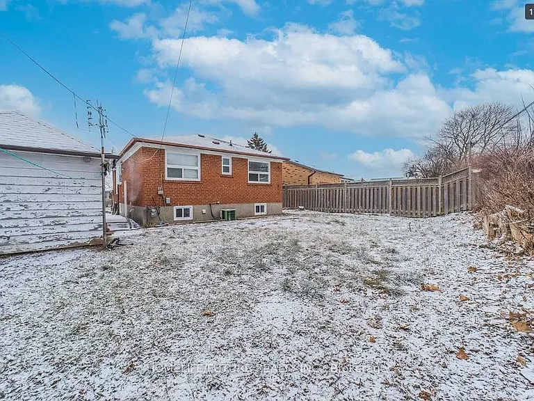 102 Golfhaven Dr #BASEMENT — Photo 12