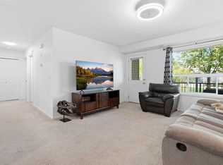 8 N Bayside Pl #400, Strathmore, AB T1P 0E1