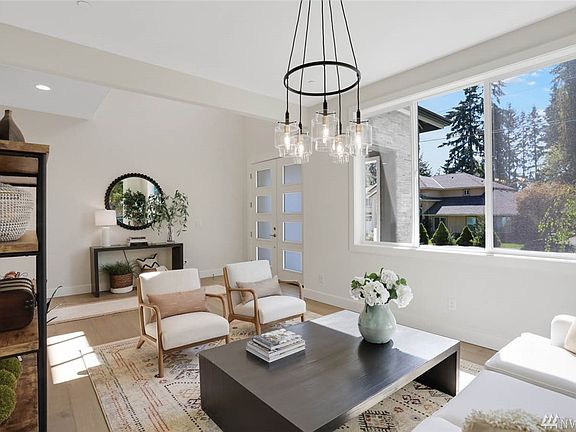 Large open entry that opens up to your comfy family room.