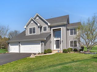 38W254 Berquist Dr, Geneva, IL 60134