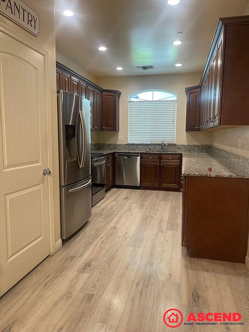 Elegant 4BD/2BA Home in Bakersfield's 93307 Solar, Granite Countertops, Vinyl Flooring & Small Pe... — Photo 4