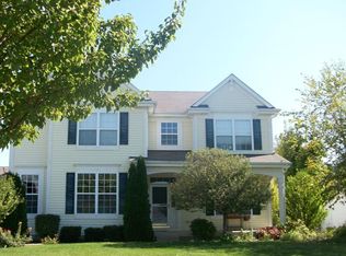 706 Hedgerow Ln, Oswego, IL 60543