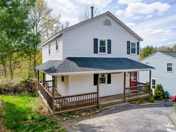 28 Hillcrest Ave, Dracut, MA 01826