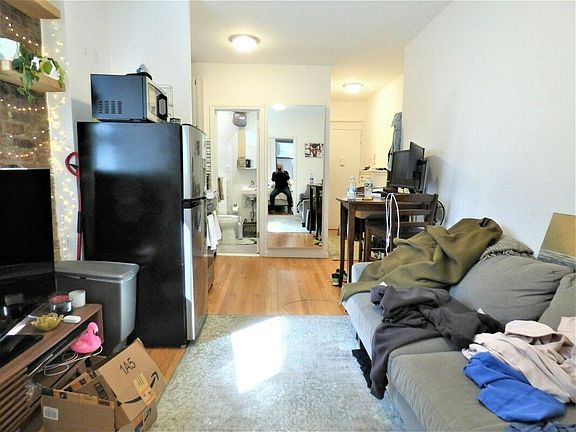 4th image of 26 Leroy St #1R