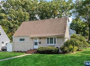 712 7th Ave, River Edge, NJ 07661