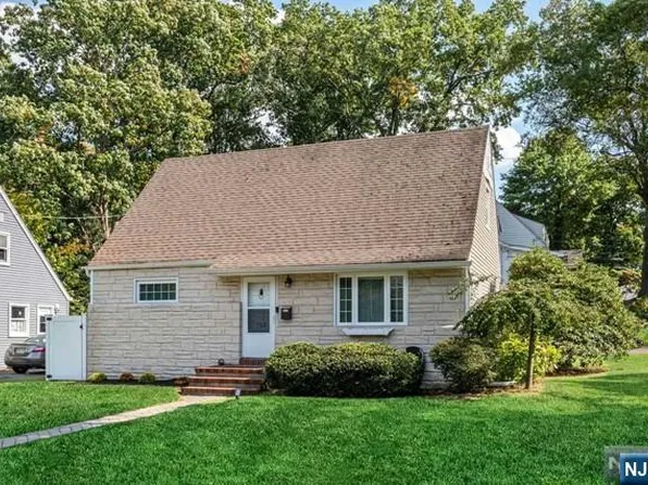 712 7th Ave, River Edge, NJ 07661